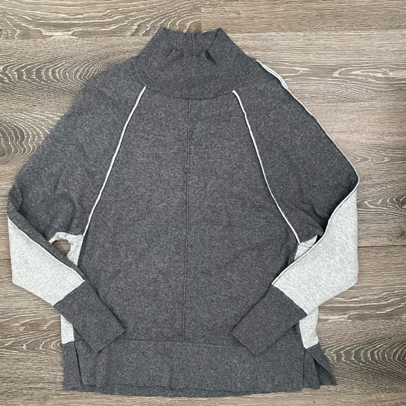 Vineyard Vines Turtleneck Sweater - Picture 1 of 11